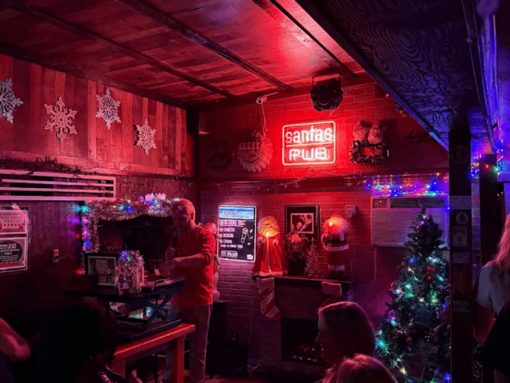 This Cash-Only Tennessee Dive Bar Is a Year-Round Christmas Karaoke Party