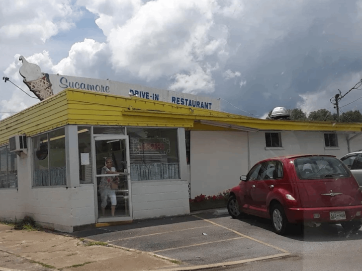 This Classic Tennessee Drive-In May Look Old-School, But Its Cheeseburgers Are the Real Star