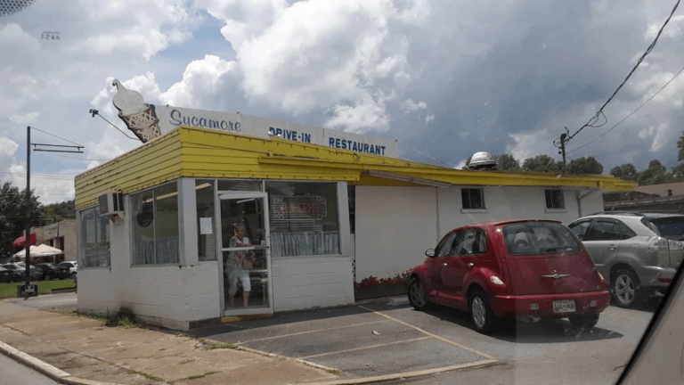 This Classic Tennessee Drive-In May Look Old-School, But Its Cheeseburgers Are the Real Star