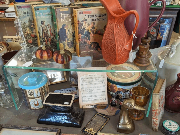 This Cozy Tennessee Find Is a Hidden Gem for Book and Antique Lovers