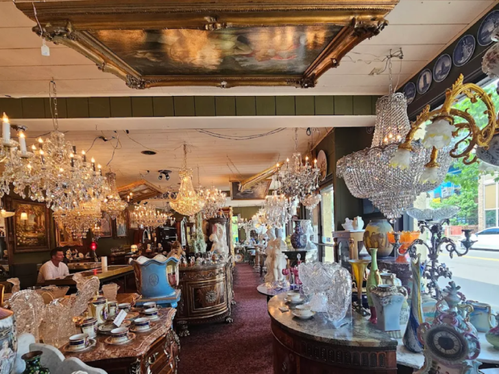 This Enormous Tennessee Antique Store Is Where $35 Can Go a Surprisingly Long Way