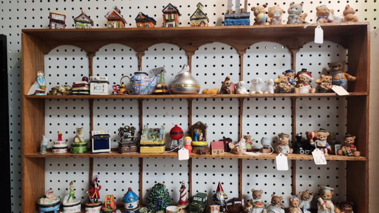 This Massive 3-Story Antique Mall In Tennessee Has Room After Room Of Timeless Finds
