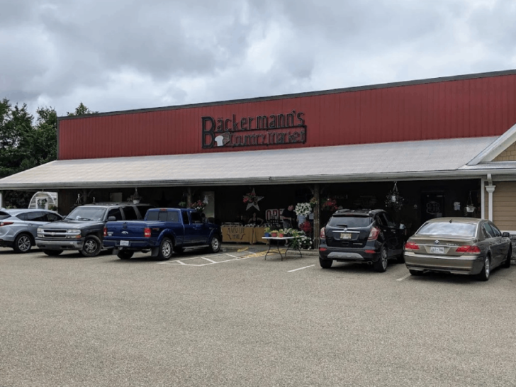 This Mennonite Tennessee Country Store Is Famous for Fried Pies You Can&rsquo;t Pass Up