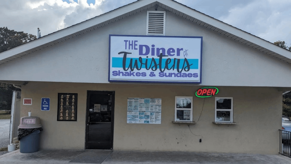 This No-Frills Tennessee Diner Has a Homemade Banana Split People Will Drive Miles For