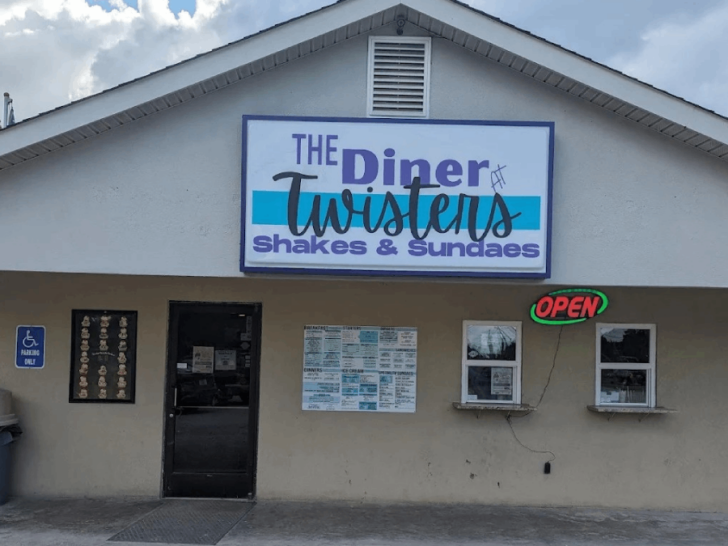 This No-Frills Tennessee Diner Has a Homemade Banana Split People Will Drive Miles For