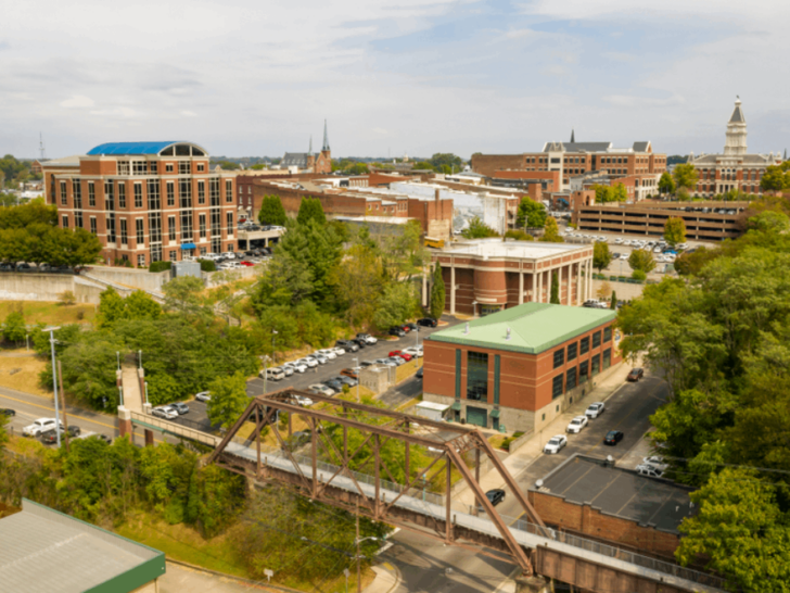 This Scenic Tennessee River Town Is Quietly One Of America's Most Beautiful Spots