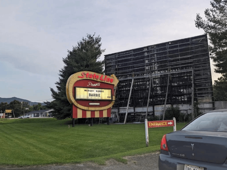 This Seasonal Tennessee Drive-In Brings Back the Magic of Old-School Movie Nights