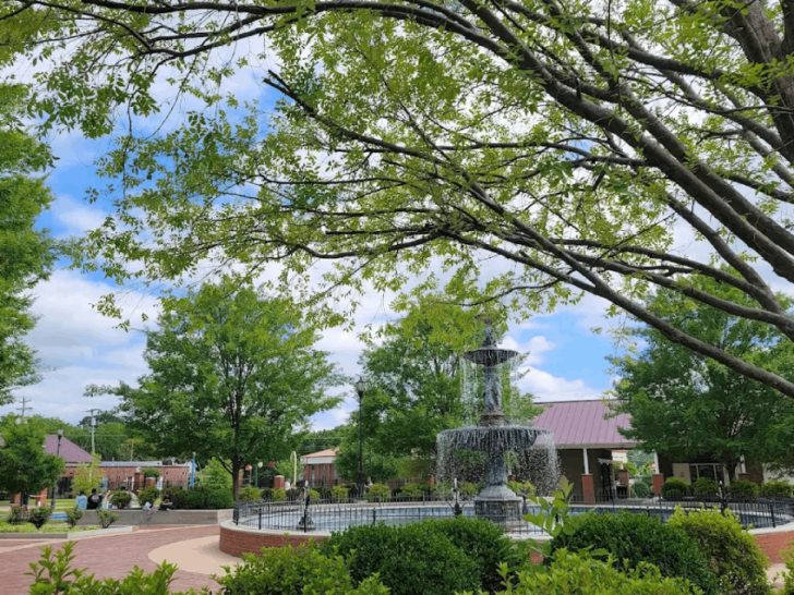 This Small Tennessee River Town Is Booming&mdash;But Still Feels Like a Secret