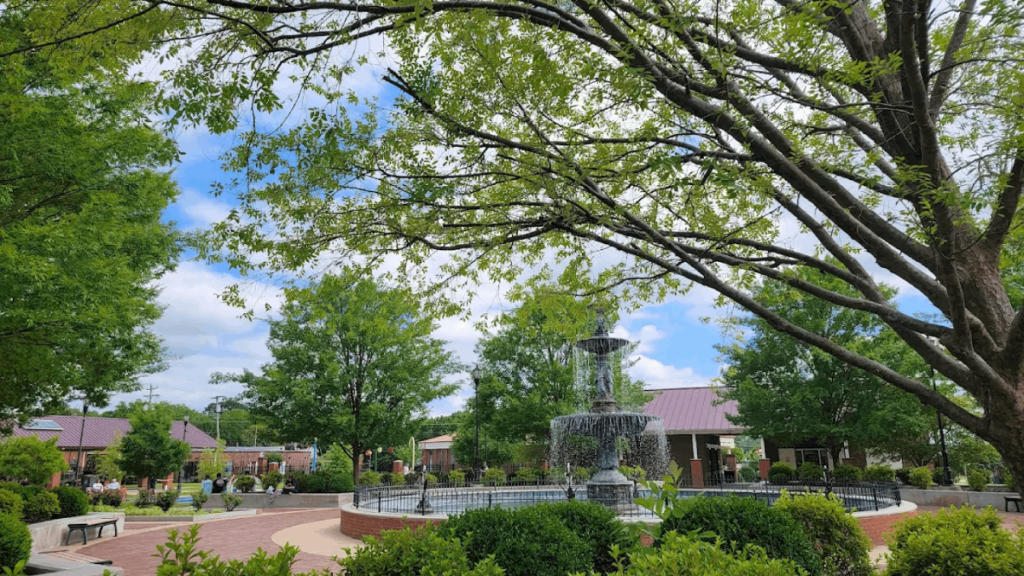 This Small Tennessee River Town Is Booming—But Still Feels Like a Secret