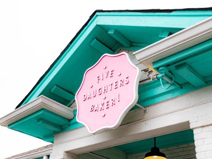 This Tennessee Bakery Is Famous For A 100-Layer Donut That's ALMOST Too Pretty To Eat