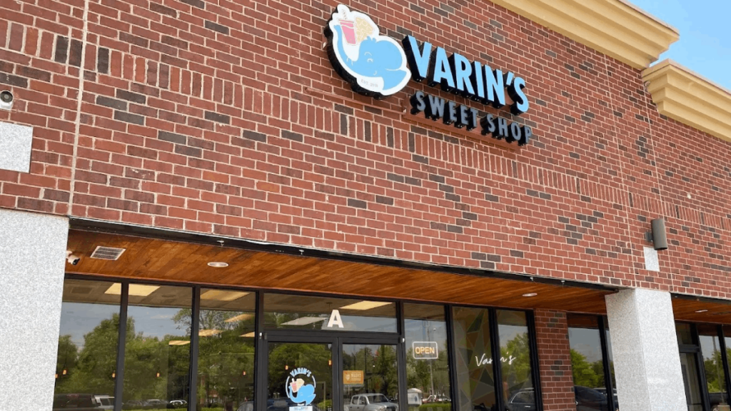 This Tennessee Dessert Spot Has Everyone Talking About Its Cheesecake on a Stick