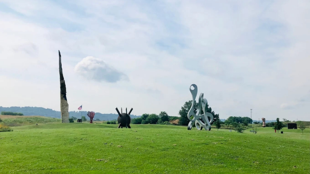 This Tennessee Park Is Filled With Giant Sculptures You Can Wander Through