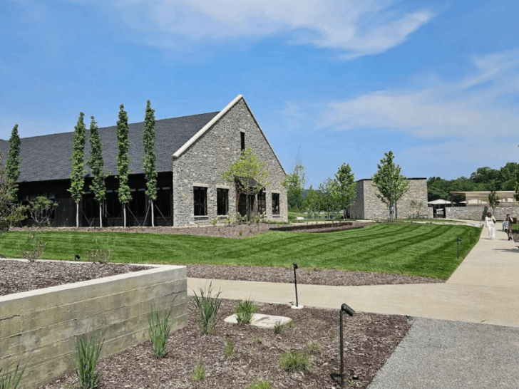 This Tennessee Resort Is Home to Thousands of Bees&mdash;and Guests Can Taste Honey Fresh From the Hive