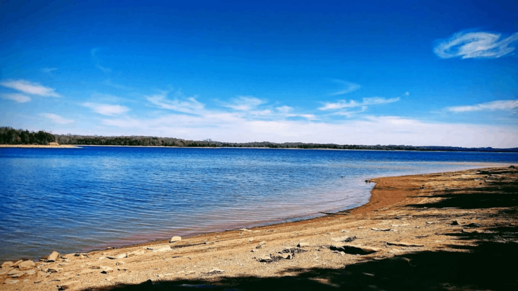 This Tennessee Road Trip Hits 10 Dreamy Lake Beaches You'll Never Forget