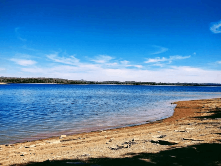 This Tennessee Road Trip Hits 10 Dreamy Lake Beaches You'll Never Forget