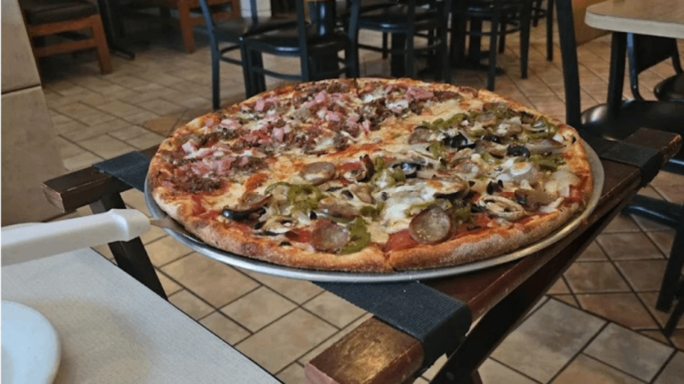 This Tiny Tennessee Pizzeria Is So Good, Even Northerners Swear By It