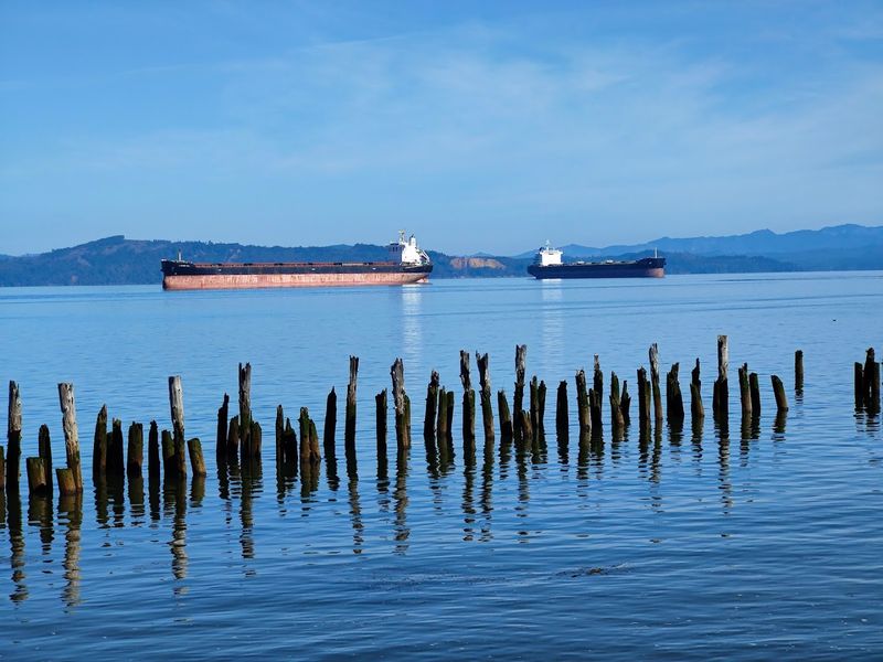 Strolling the Astoria Riverwalk