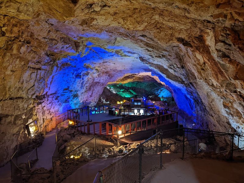 Cavern Grotto Dining: Four Tables, Big Atmosphere