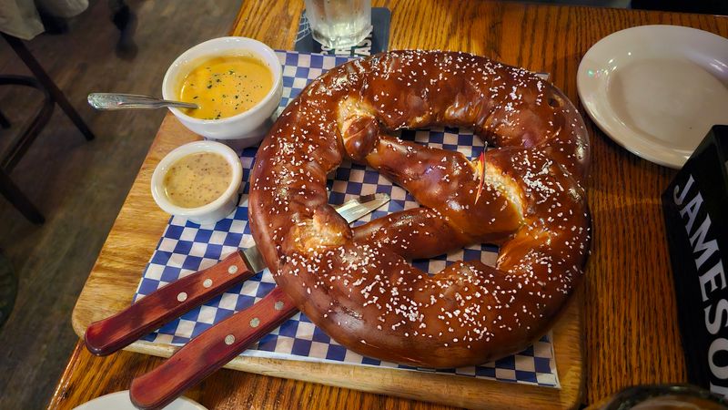 Gluek&rsquo;s Restaurant & Bar (Minneapolis, MN)