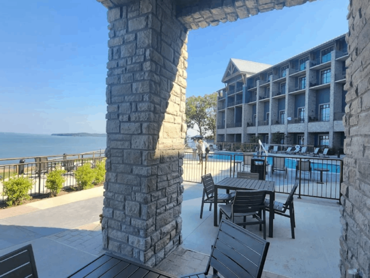 We've Found 10 Tennessee Lake Cafes and Restaurants That Are Almost Too Pretty to Be Real