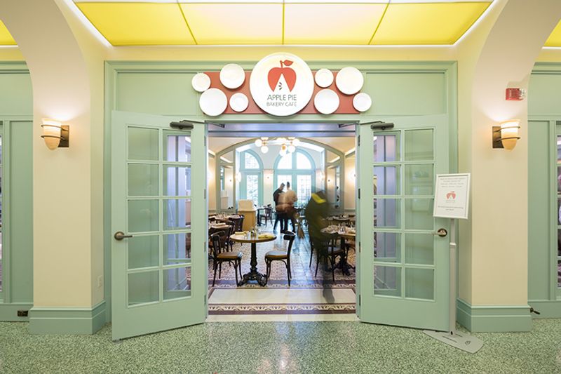 Apple Pie Bakery Caf&eacute;
