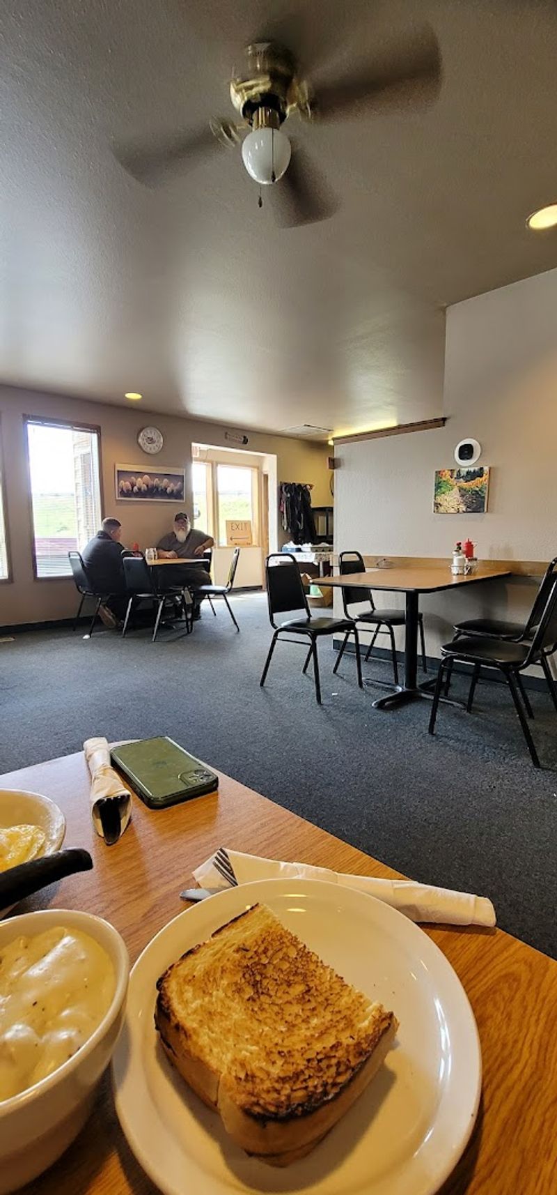 A Cozy Diner Atmosphere That Fits The Food