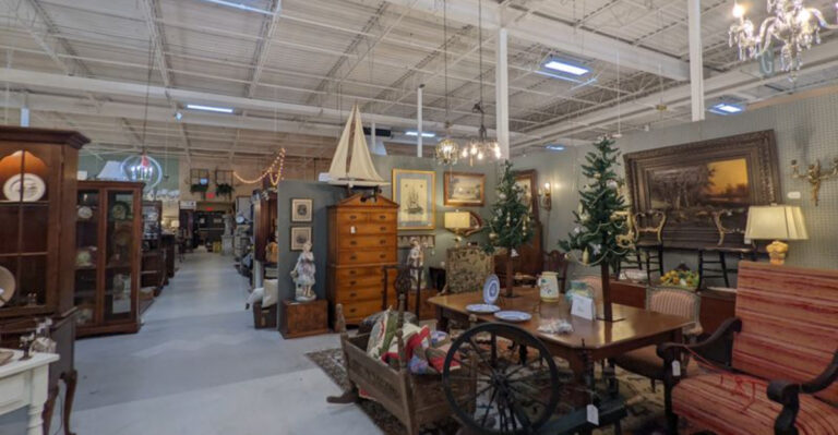 Explore, Discover, And Get Inspired In This Tennessee Antique Mall Filled With Surprises