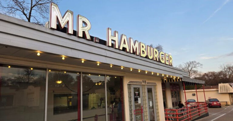 It Doesn’t Look Like Much… But This Texas Burger Spot Is Always Packed