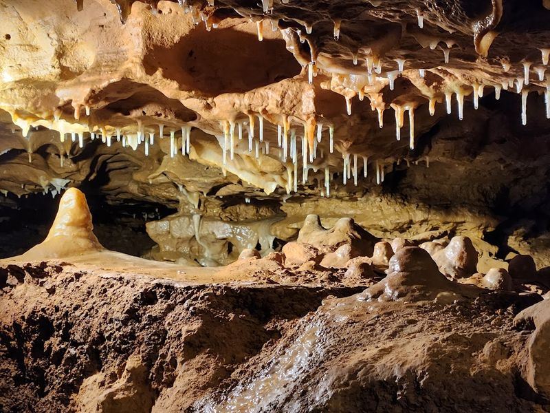 Crystal Cave (Spring Valley)