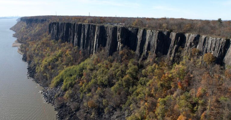 New Jersey’s Ancient Cliffs Offer Manhattan Views and Revolutionary War History