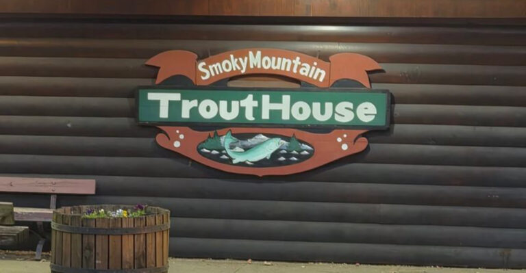 One Of Tennessee’s Best Seafood Meals Is Hiding In This Tiny Restaurant