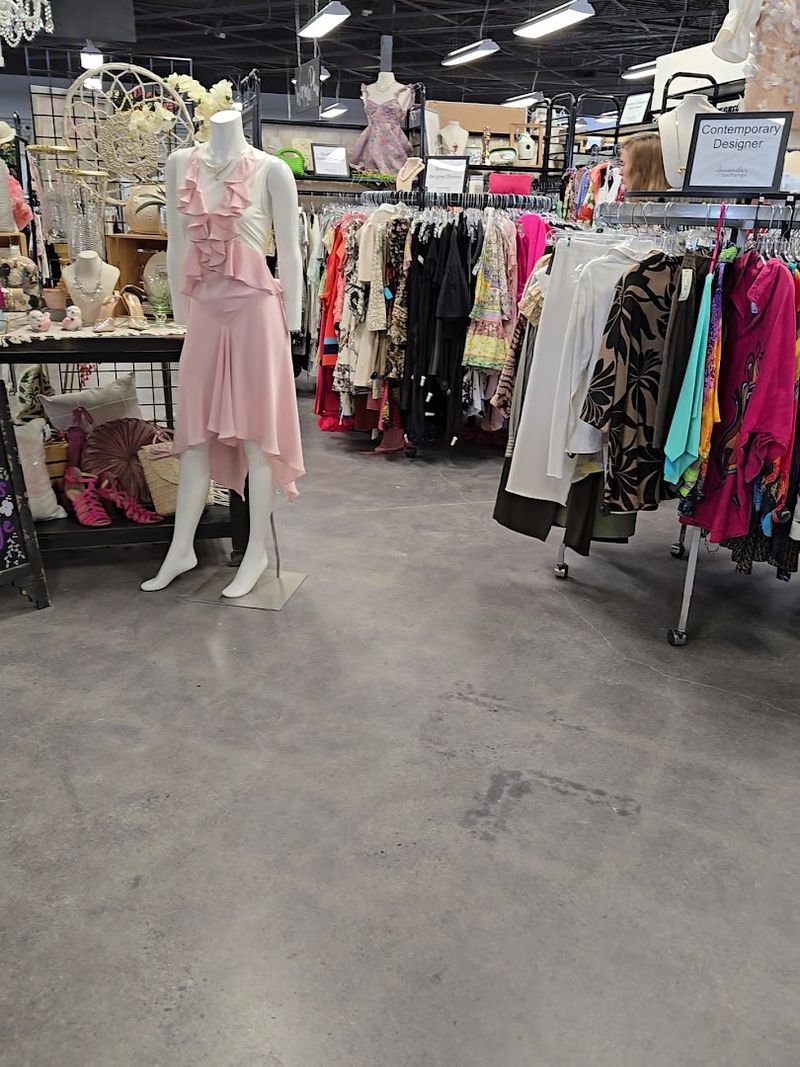 Amanda&rsquo;s Exchange (E Carmel Dr, Carmel)