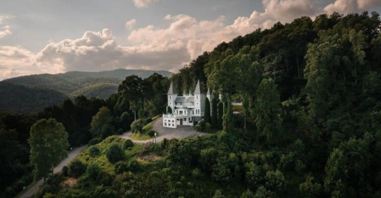 People Drive From All Over North Carolina To Visit This Breathtaking Castle That Feels Like A Fairytale