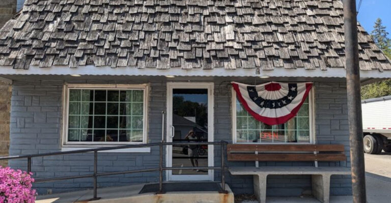 People Drive From All Over Ohio To Visit This Small-Town Pie Shop