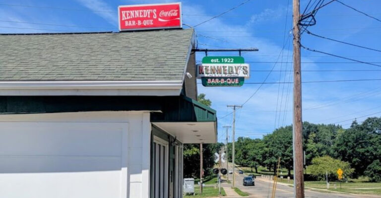 People Travel From All Over Ohio To Eat At This Tiny Roadside Barbecue Joint