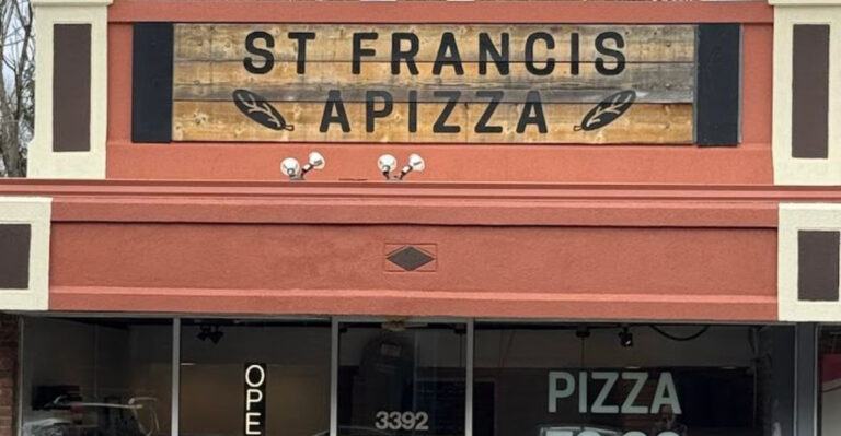 The Cheese Pizza At This Restaurant In Ohio Is So Delicious, You’ll Drive Miles For A Bite