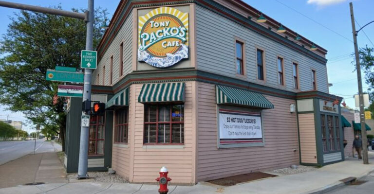 The Famous Ohio Cafe Where Celebrities Sign Hot Dog Buns Instead Of Autograph Books