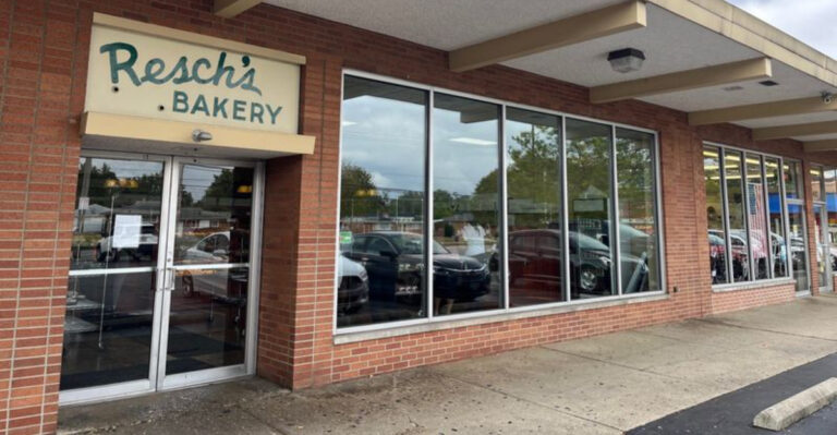 The Glazed Donuts At This Humble Bakery In Ohio Taste Out-Of-This-World Delicious