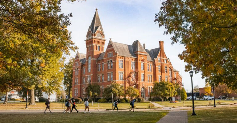 The Postcard-Worthy Small Town In Ohio Is Shockingly Gorgeous, And Nobody’s Talking About It