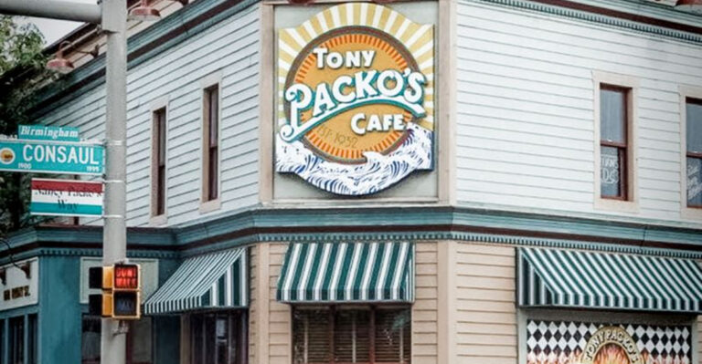 The Quirky Ohio Cafe Serving Up Secret Chili Dogs Since The 1930s