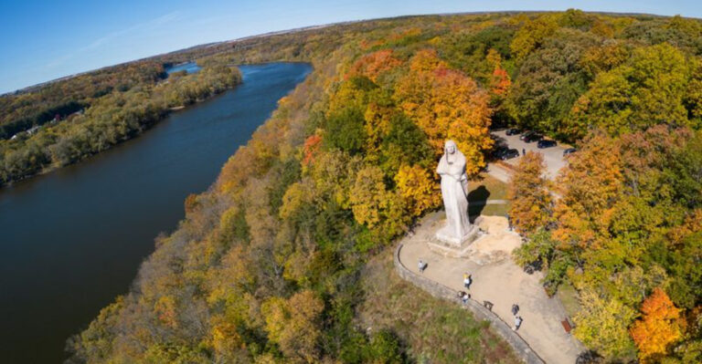 The Stunning 48-Foot-Tall Native American Sculpture in Illinois You’ve Probably Never Heard Of