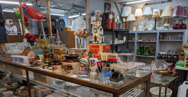 These 8 Indiana Flea Markets Are a Dream for Bargain Hunters