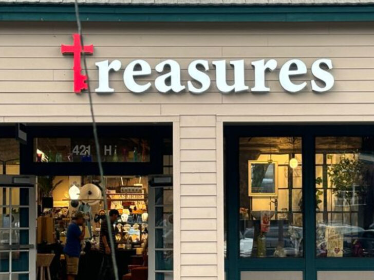 These 8 Washington Thrift Stores Turn Every Visit Into a Treasure Hunt