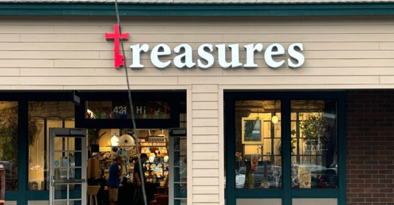 These 8 Washington Thrift Stores Turn Every Visit Into a Treasure Hunt