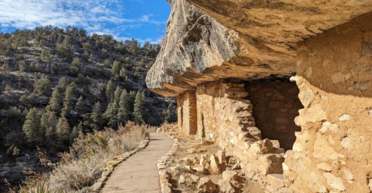 This 1-Mile Hike in Arizona Leads You Through an Ancient Cliff Dwelling Village