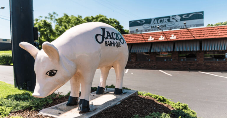 This Beloved Tennessee Restaurant Turns Slow-Smoked Pork Into Something Special