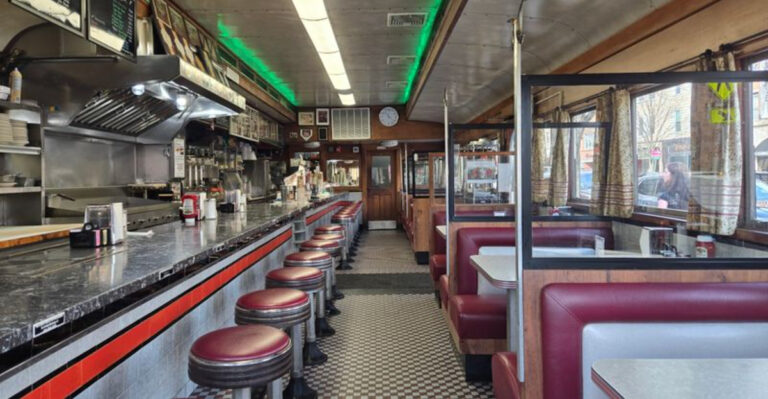 This Classic New Jersey Diner Is Still Doing Things the Old-Fashioned Way