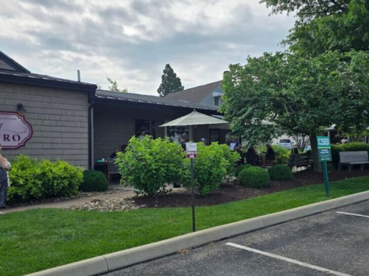 This Cozy Log Cabin Bistro In Ohio Serves The Best Tomato Basil Soup You&rsquo;ll Ever Taste