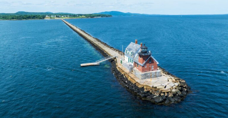 This Dreamy Lighthouse in Maine Is Like a New England Postcard Come to Life