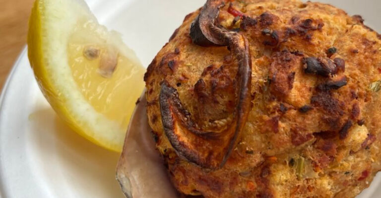 This Low-Key Restaurant in Rhode Island Serves Mouthwatering Clam Chowder Known Across America